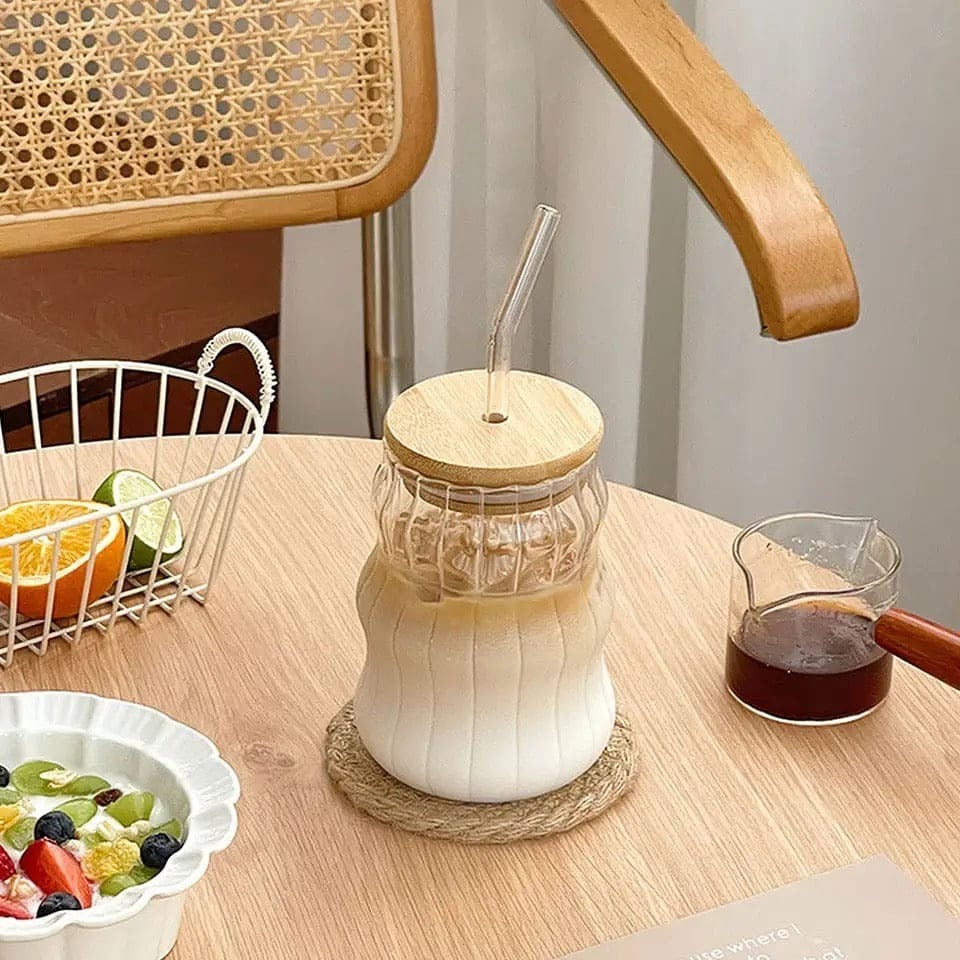 Glass Mug With Bamboo Glass And Straw, Multipurpose Iced Coffee Cute Tumbler Cup for Cocktail, Party Beverage Cup, Portable Glass Water Cup with Straw Lid.